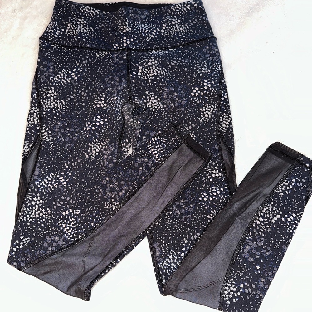 Knockout by Victoria’s Secret 💝‎ Victoria Sport leggings.